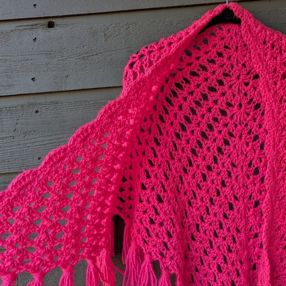 VTG 70s Handmade Fringe Triangle Shawl Wrap Scarf Barbie Pink - Picture 3 of 6